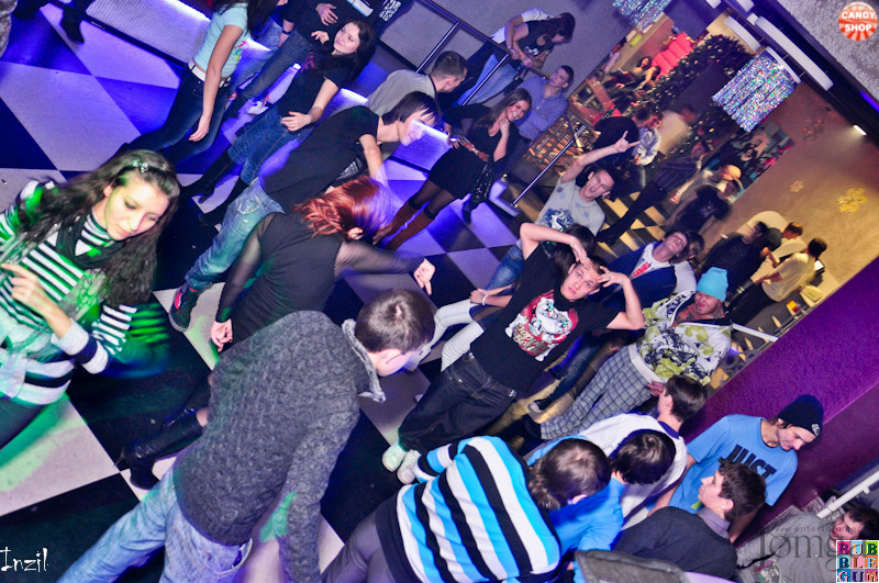 Фотография с R&B проект "Candy Shop" в Пятерочка