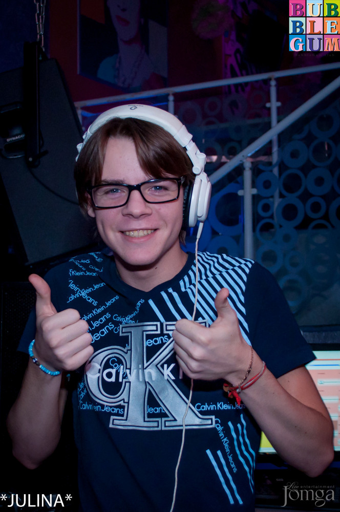 Фотография с 3D - Эротический сеанс в формате 3 DJ'S в Пятерочка