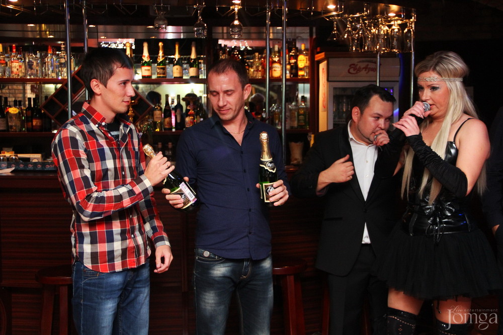 Фотография с День рождения  в Евразия