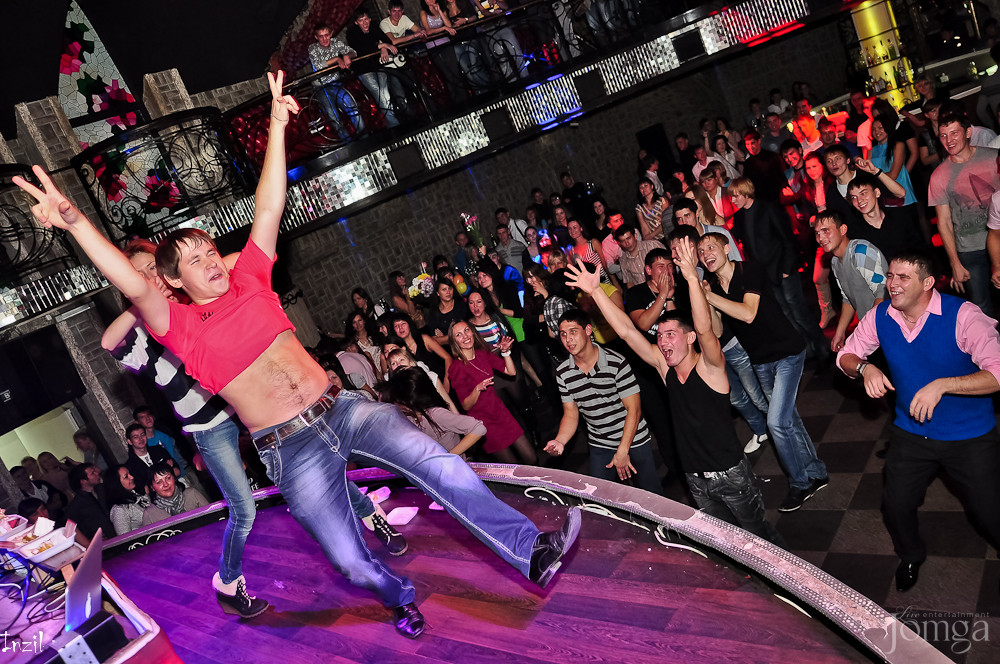 Дискотека прощай лето. Дискотека 10 августа. Дк 30 лет победы лабытнанги афиша. Дискотека 10 августа. Бикбардинский дом культуры.