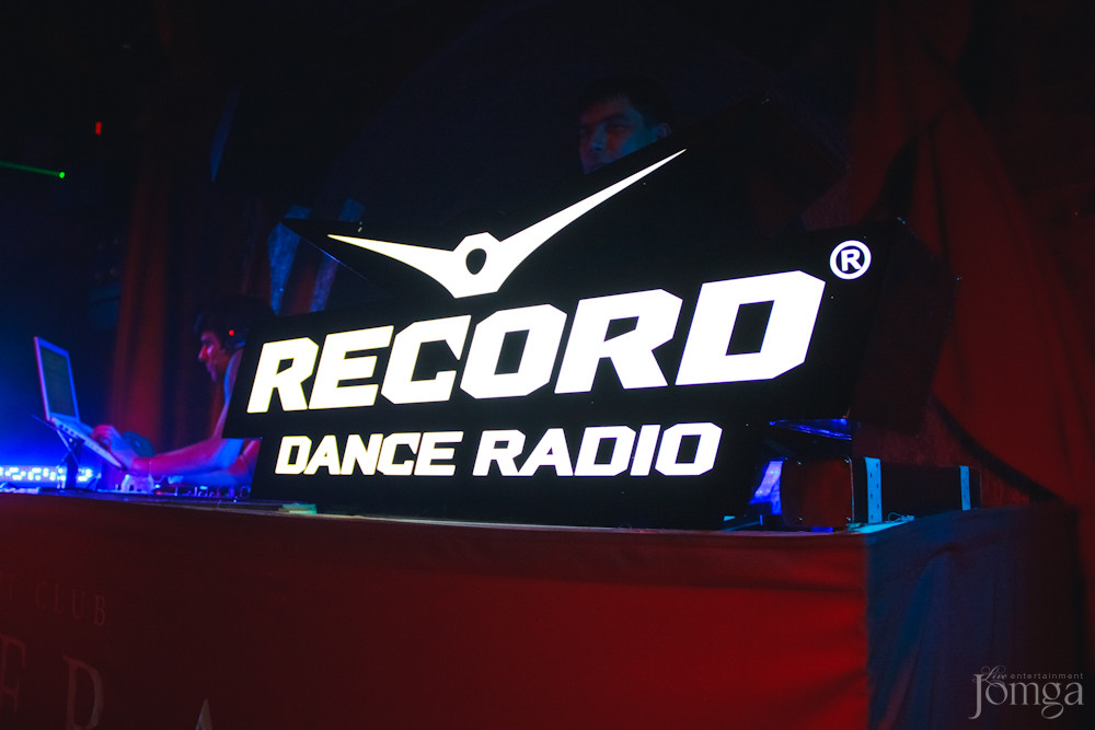 Песни радио рекорд. Dance Radio. Картинки радио рекорд на рабочий стол. Радио рекорд Набережные Челны. Радио рекорд супер чарт.